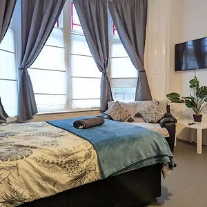 Apartment 1 Bedroom In A Supurb Area Of
