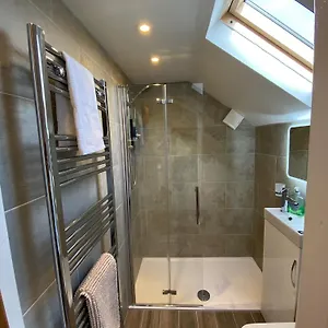 Holiday home Coach House With Hot Tub & Log Fire