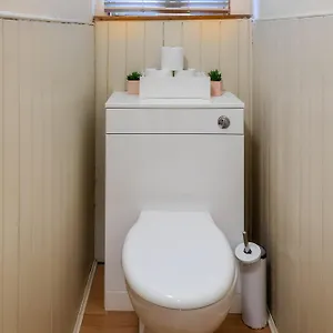Cosy And Modern In Edinburgh
