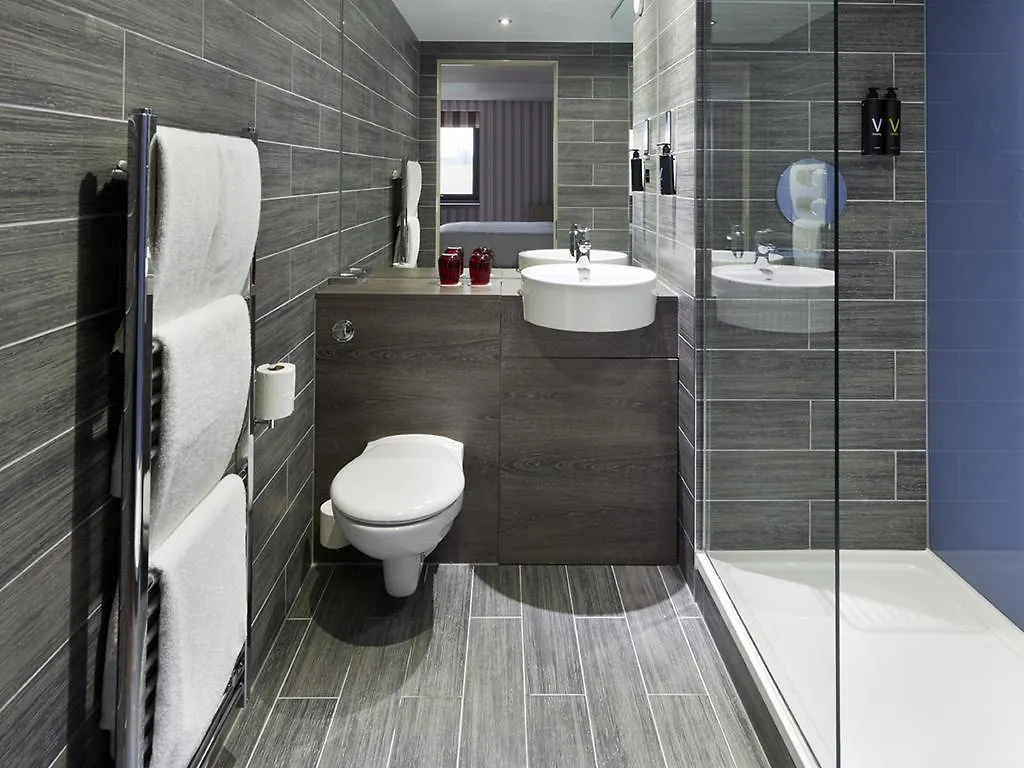 Village Hotel EDI 4*,