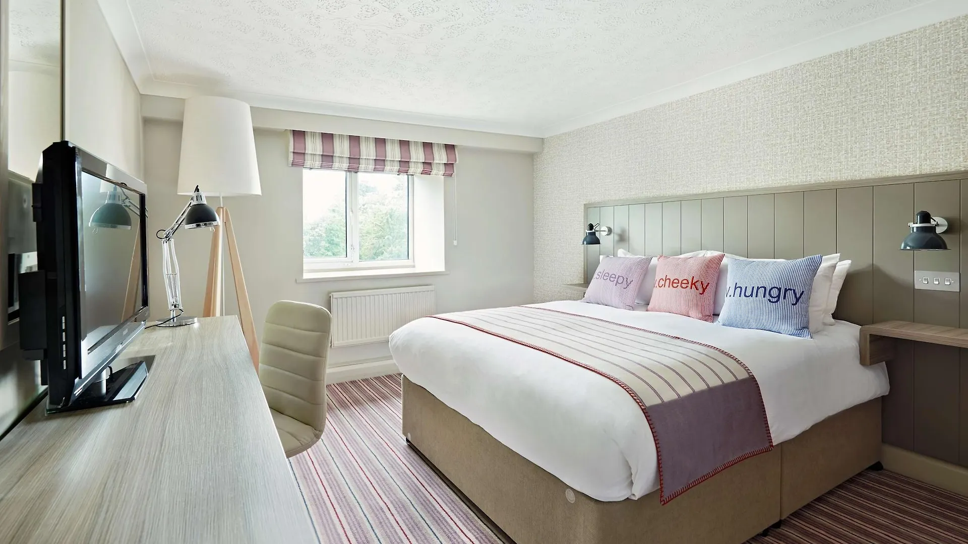 Village Hotel Edinburgh 4*,