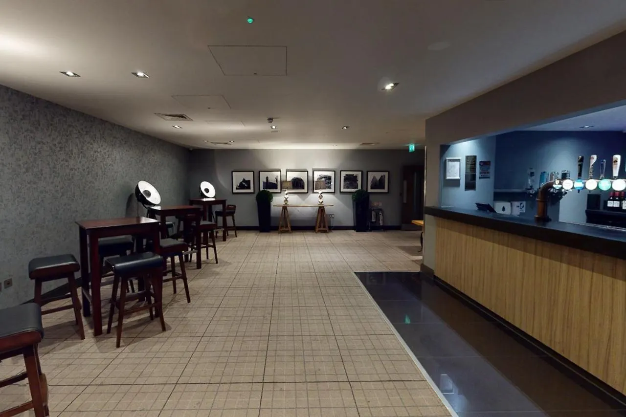 Village Hotel EDI 4*,